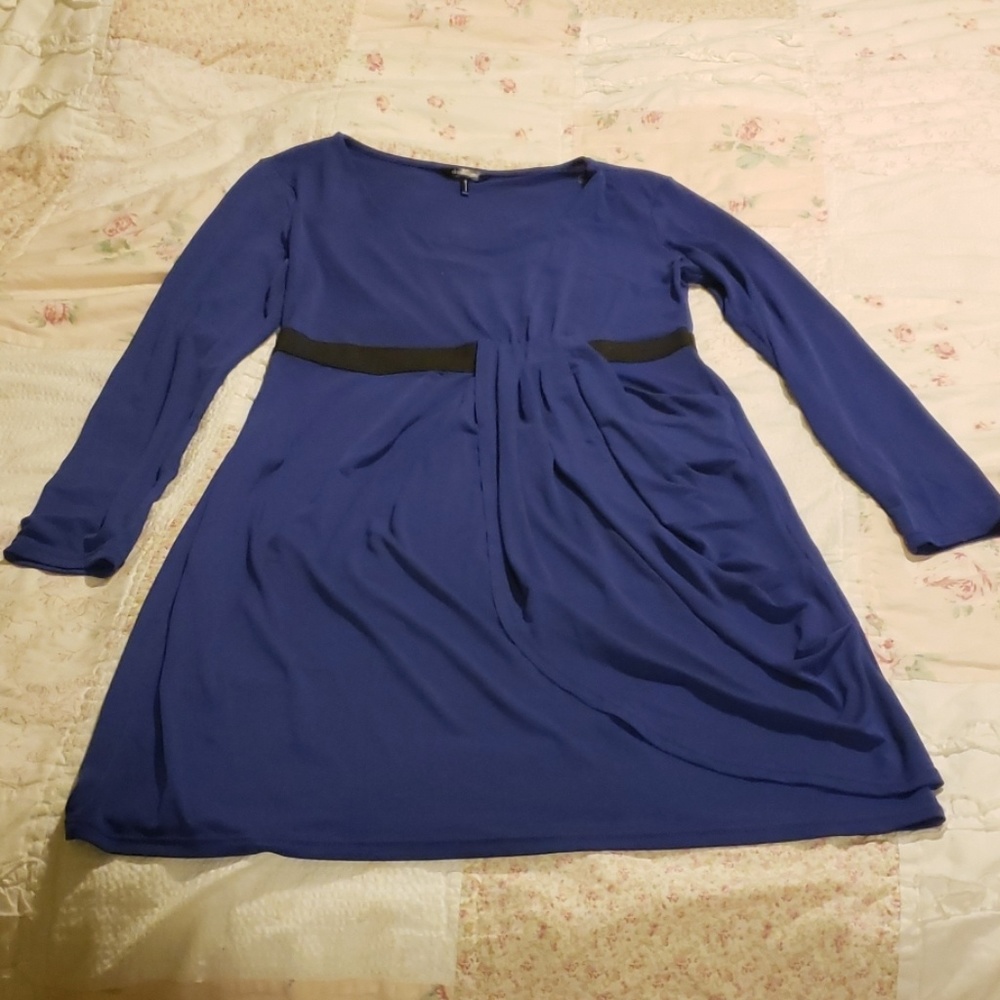 Daisy Fuentes purple dress